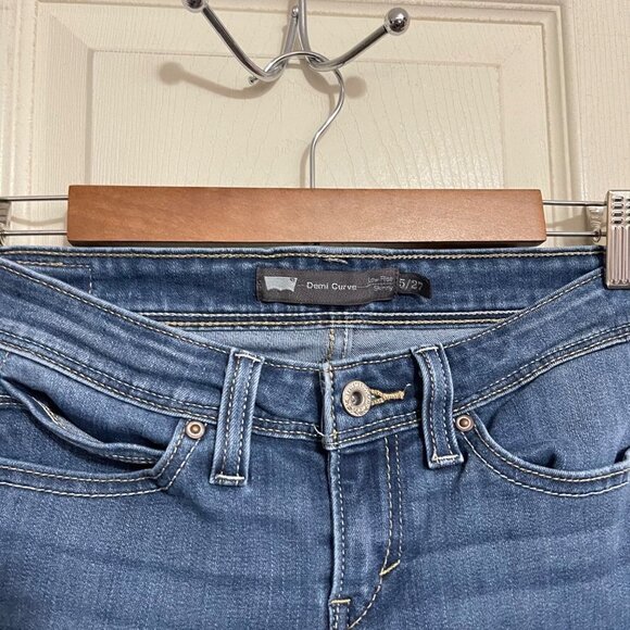 Levi's Women's Demi Curve Dark Wash Whiskered Low Rise Skinny Jeans Size 5/27 - Picture 2 of 7